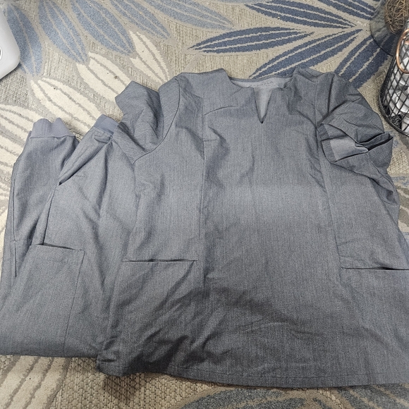 Mandala Scrub Set - Picture 1 of 3